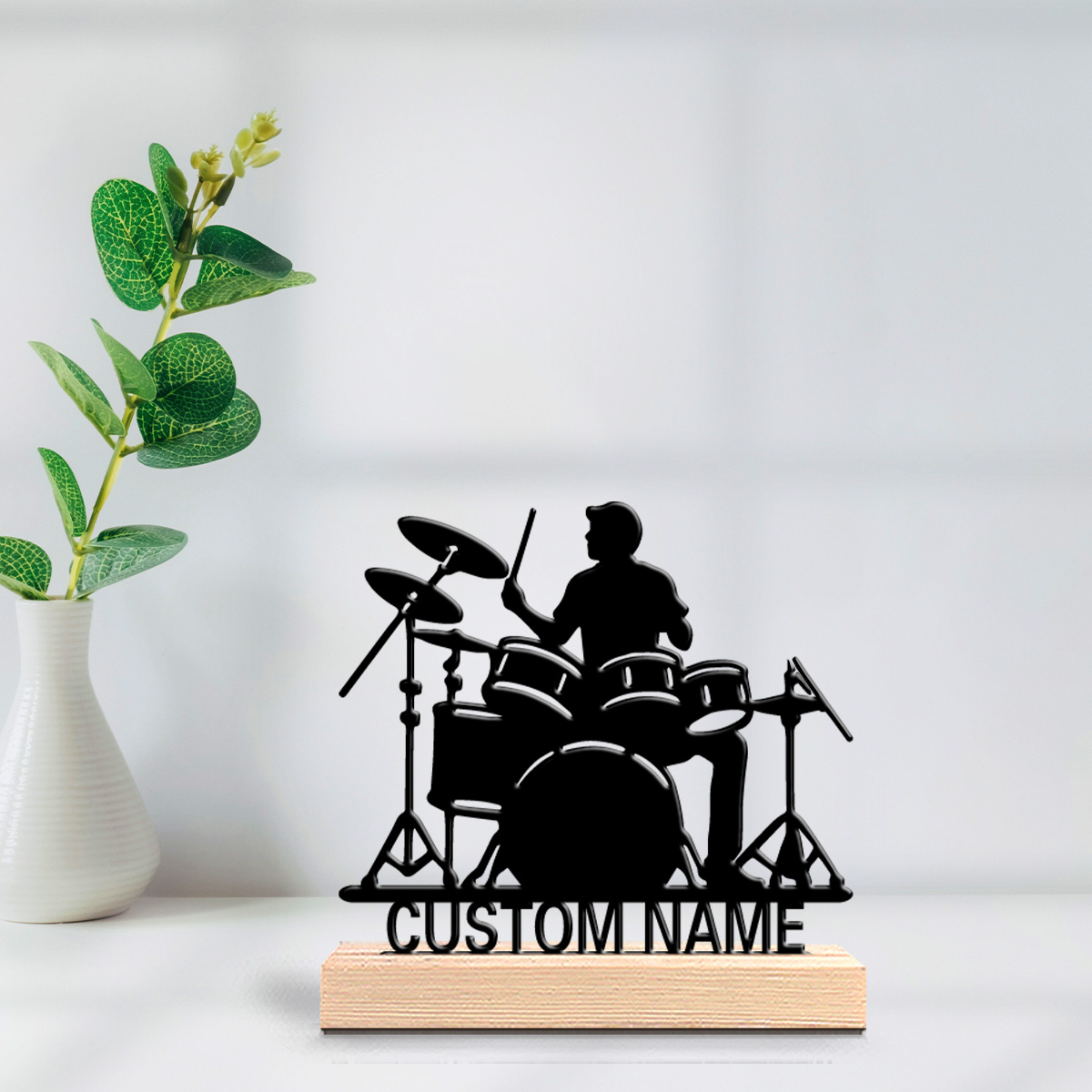 Musical Instrument Name - 1個 カスタムネーム ドラムを叩く音楽家 メタル製置物 木製台座付き ミュージシャンに最適